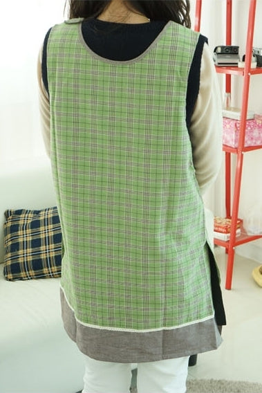 Green Plaids Pattern Bear Embroidery Aprons