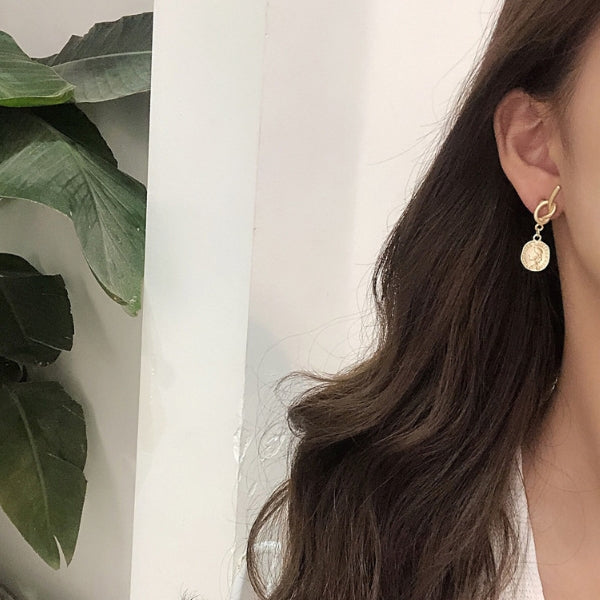 Venus mat gold earrings Gift Korean jewelry Womens Accessories