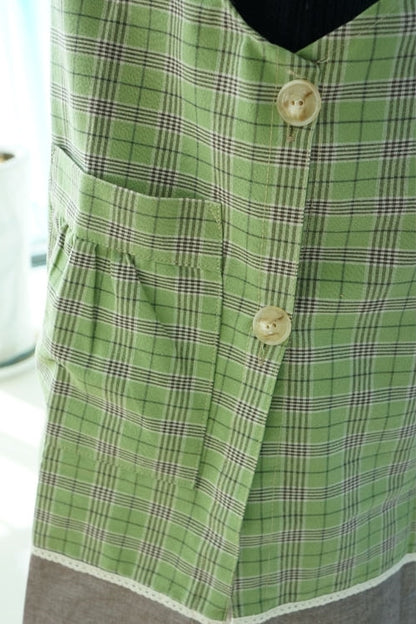 Green Plaids Pattern Bear Embroidery Aprons