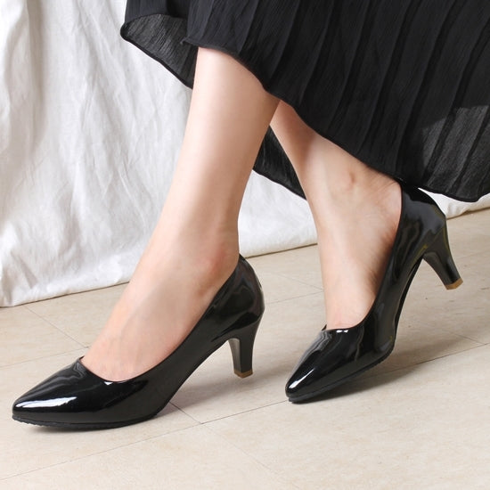 Black Faux Patent Leather Pointed Toe Pumps Shoes